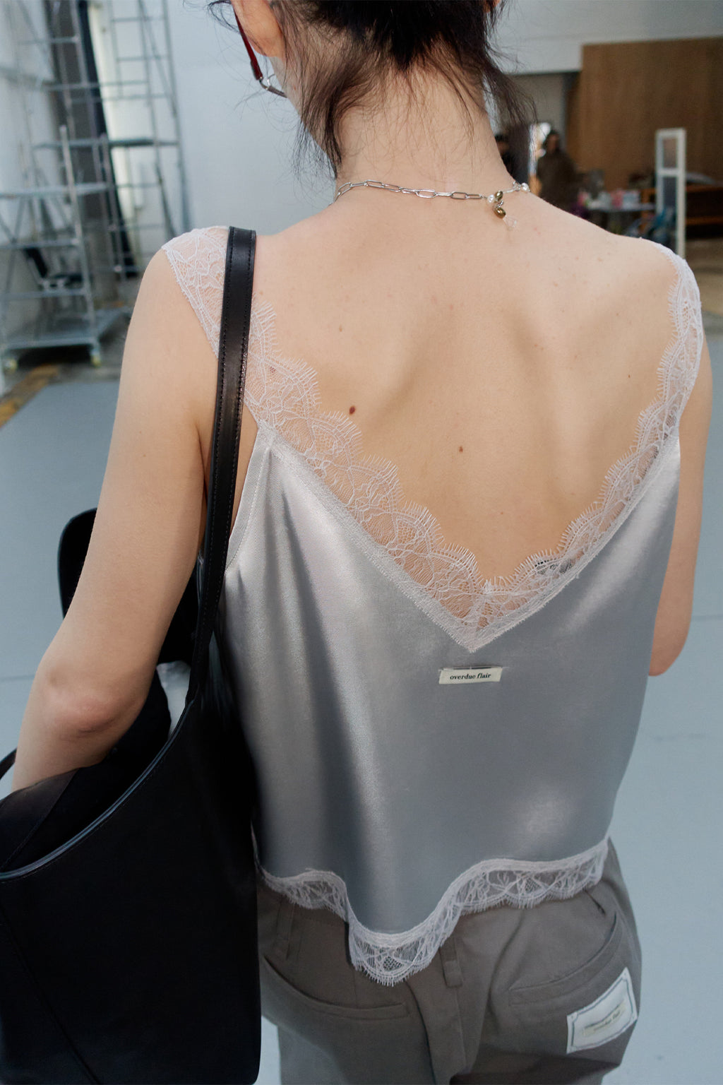 【overdue flair】LACE SATIN SLEEVELESS - 2 colors