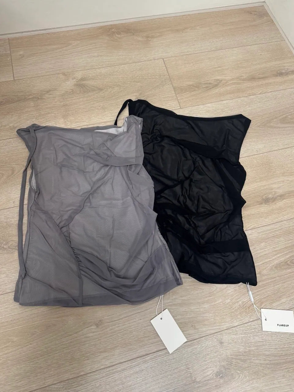 【Flare up】Draped Mesh Layered Sleeveless [Black / Gray]