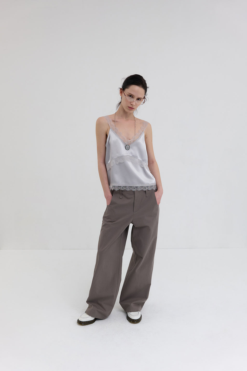 【overdue flair】LACE SATIN SLEEVELESS - 2 colors