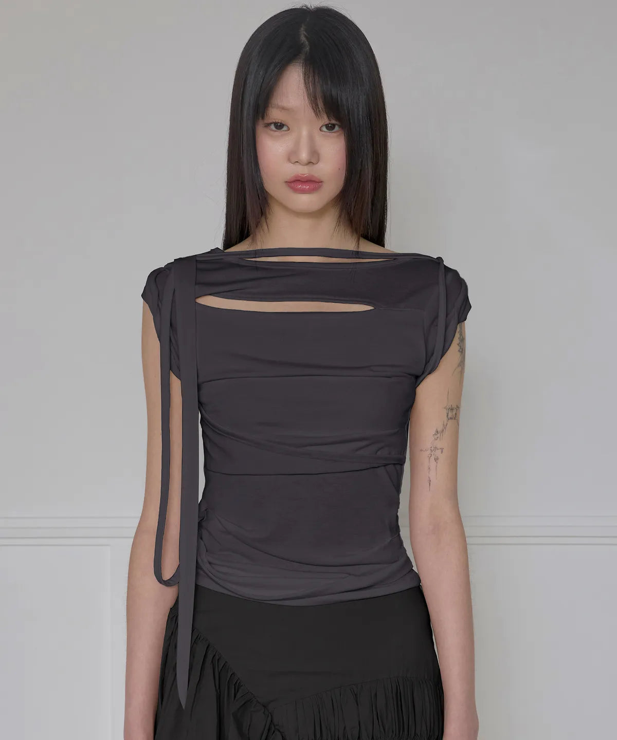 【Flare up】Asymmetrical Draped Strap Roll-Up T-Shirt [4 colors]