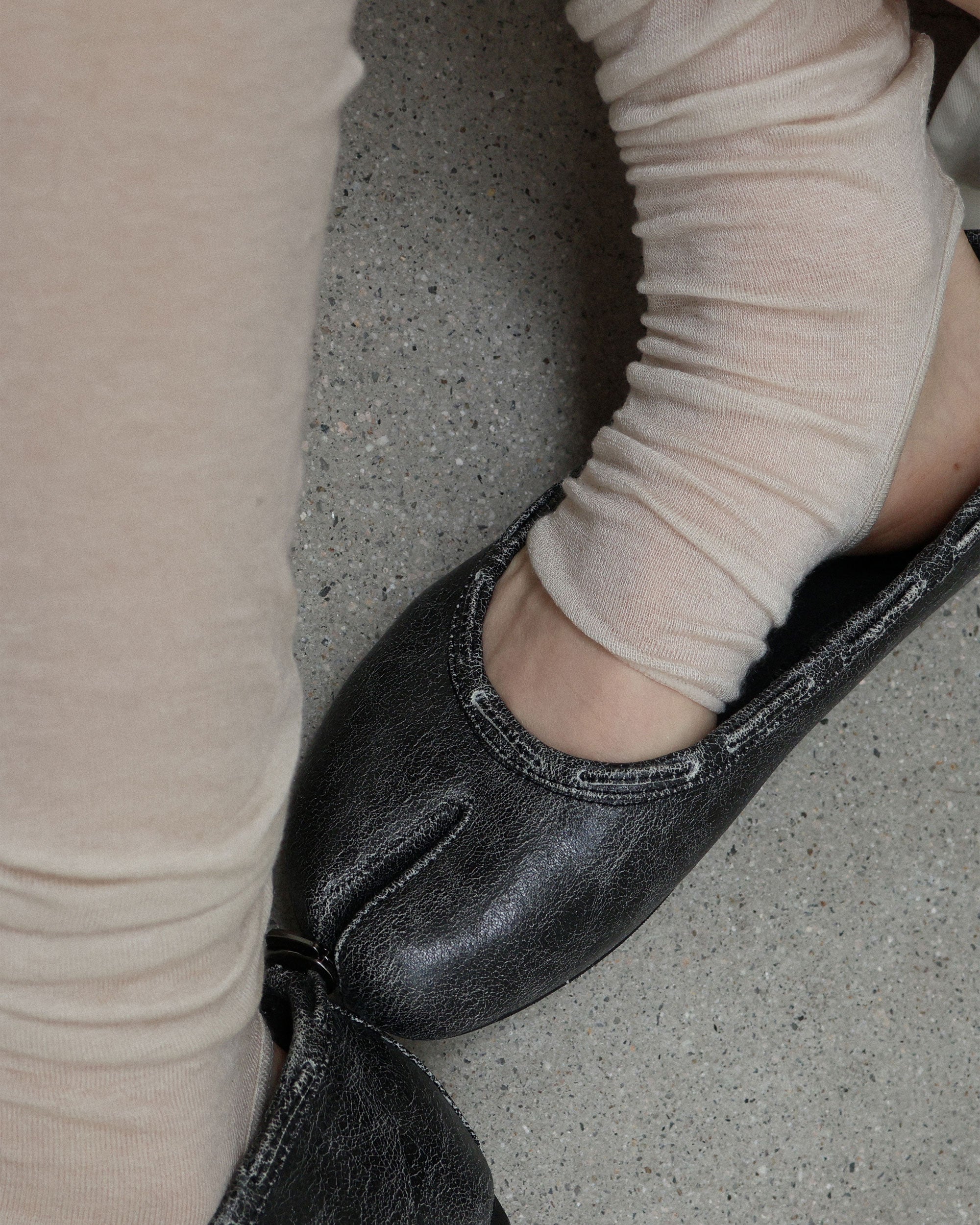 【PAES】Leather String Vintage Flat  [ White / Black ]
