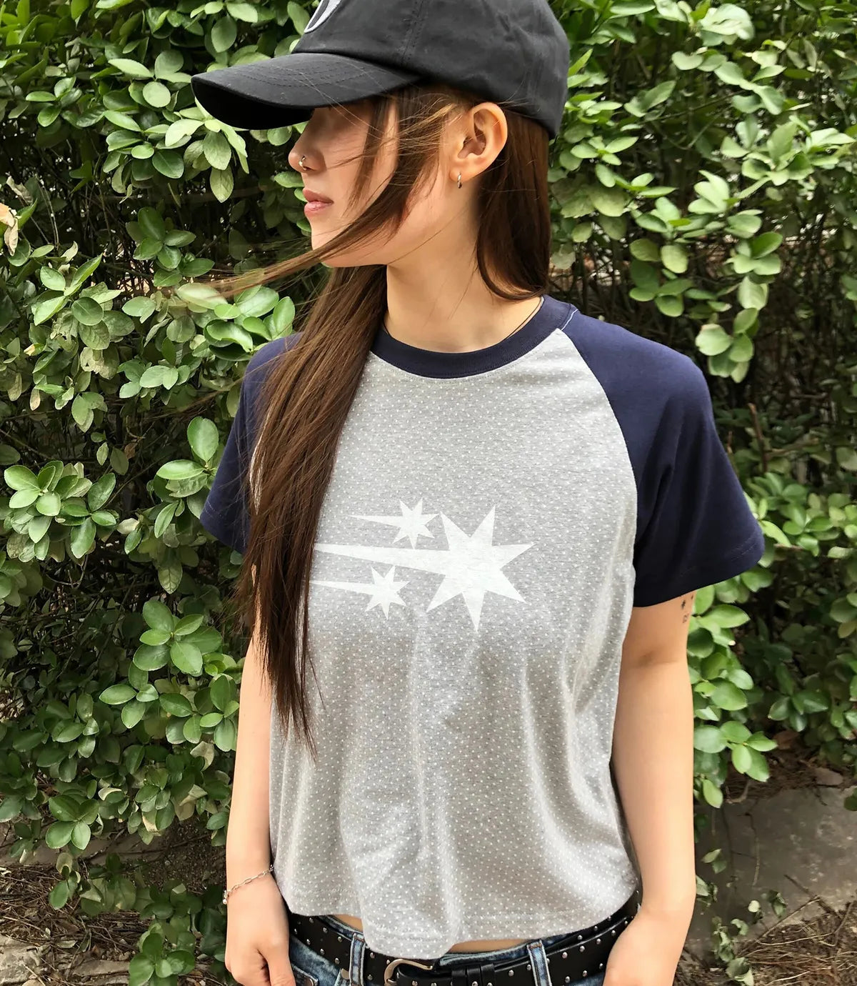 【niceghostclub】  3star dot raglan crop tee [ black / grey ]