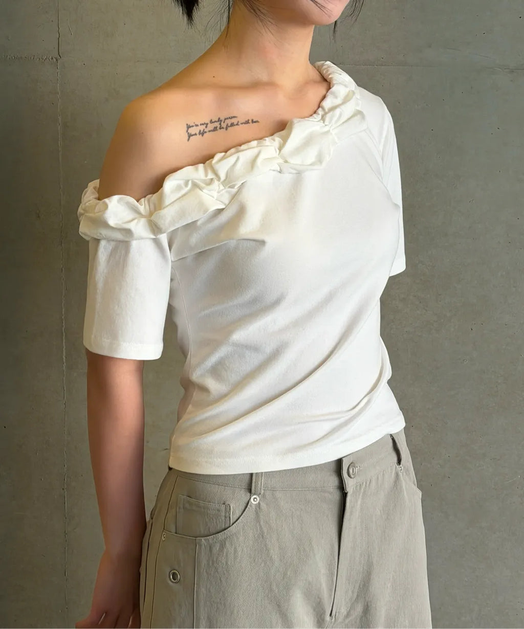 【kijun】Twist One-Shoulder Top [Off-White / Charcoal]