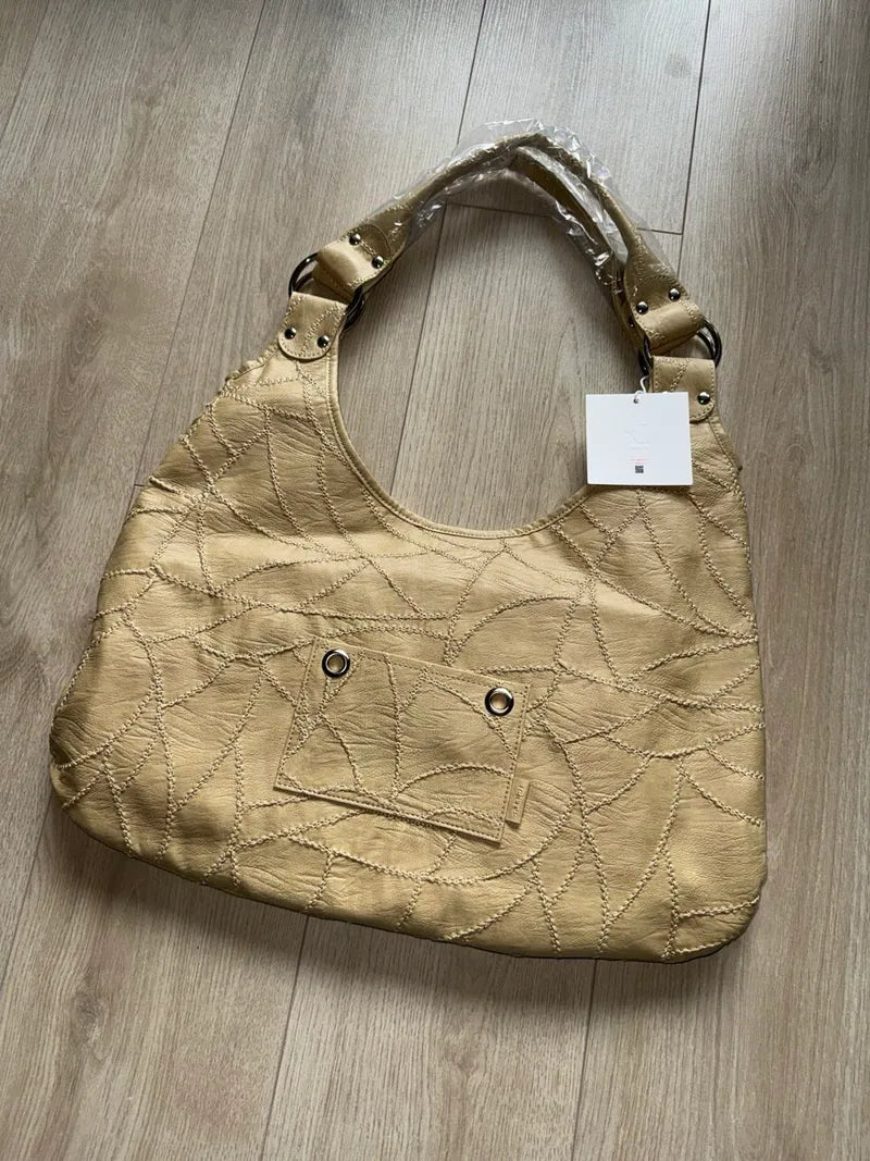 【Leterie】STITCH REVERSIBLE MARON SHOUDER BAG [ BLACK / BUTTER ]