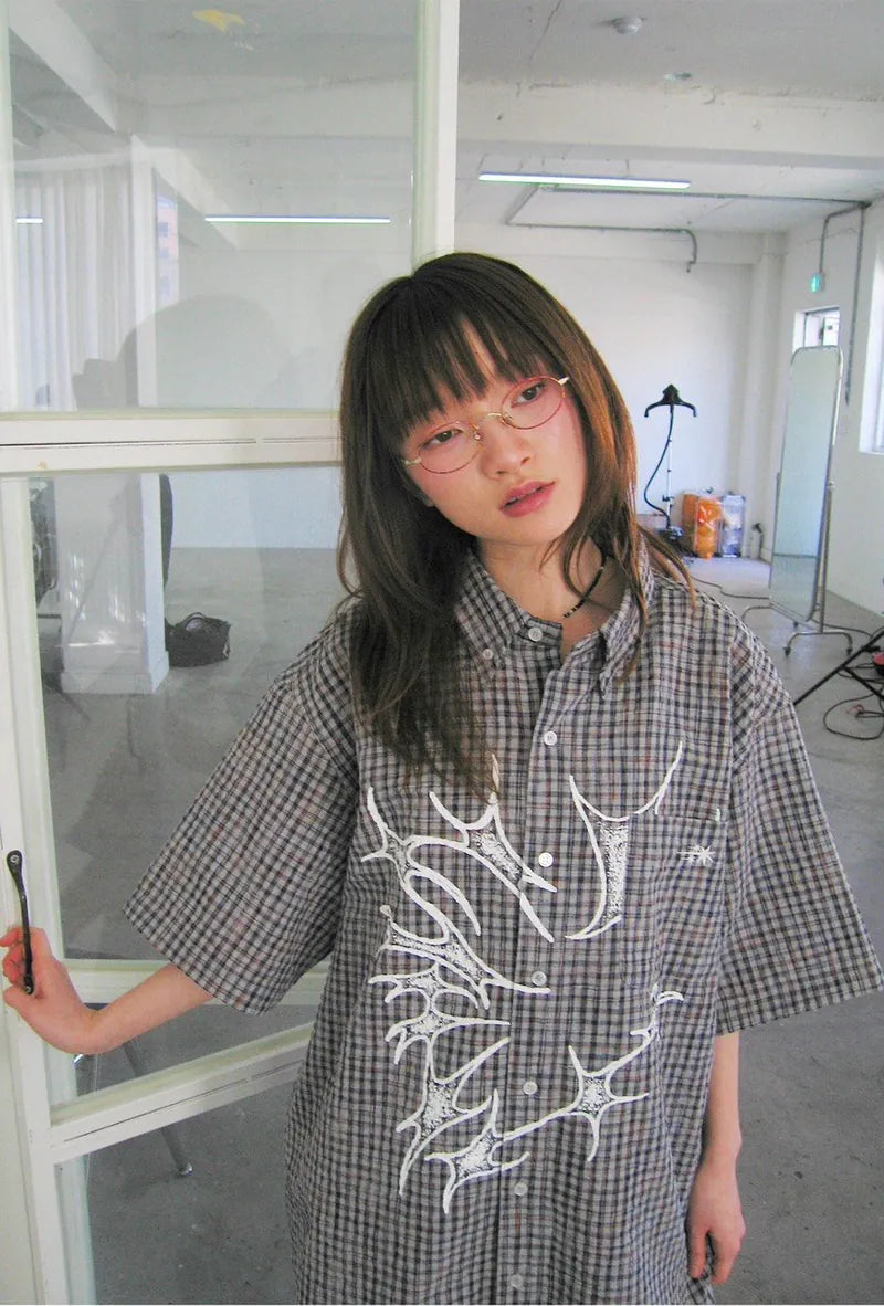 【niceghostclub】tornado star check big big half shirt [ grey / brown ]