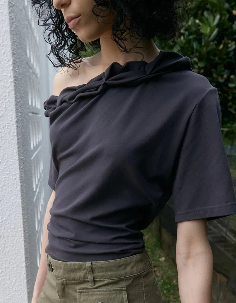 【kijun】Twist One-Shoulder Top [Off-White / Charcoal]