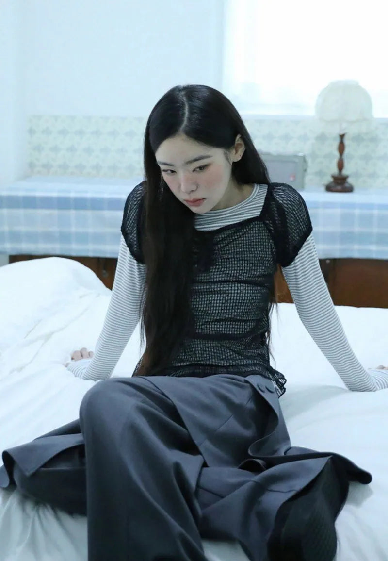 【Uglyshadow】 DOT SHIRRING BLOUSE [ BLACK / BLUE ]