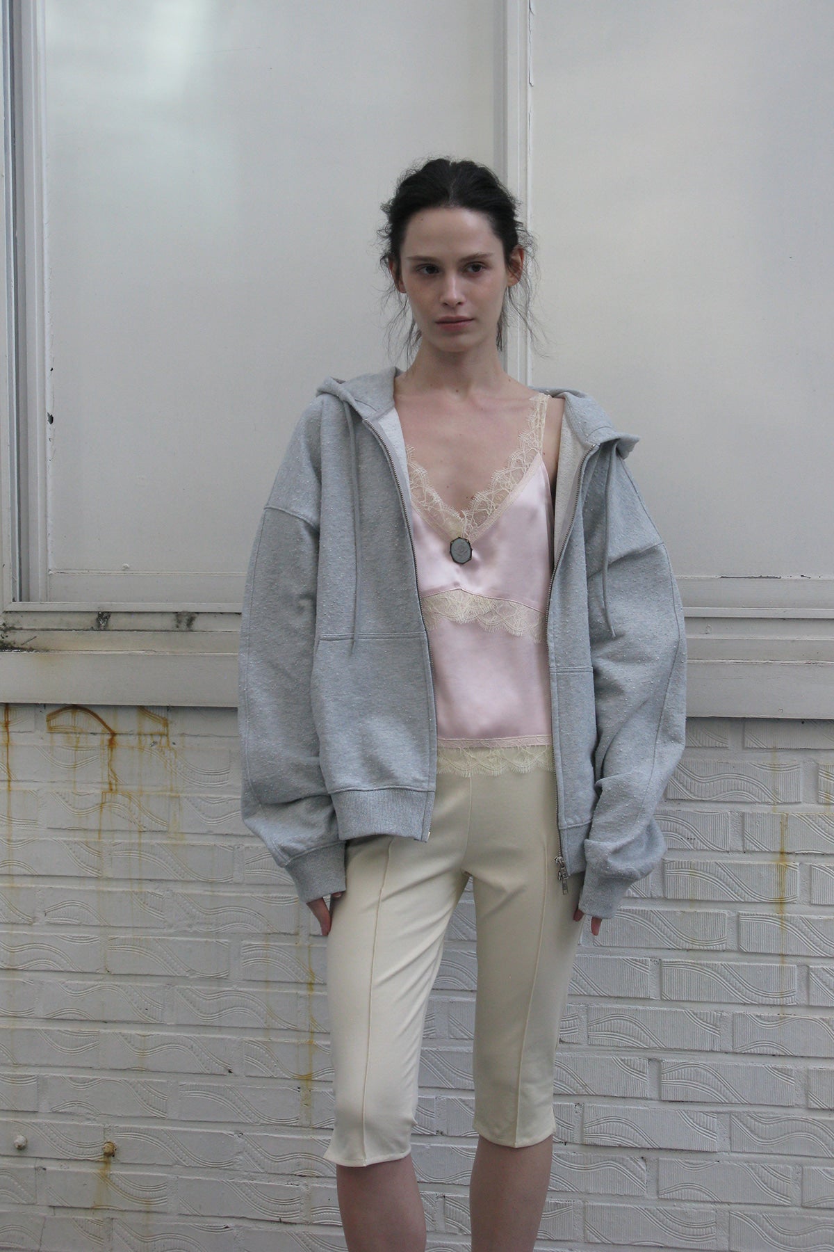 【overdue flair】LACE SATIN SLEEVELESS - 2 colors