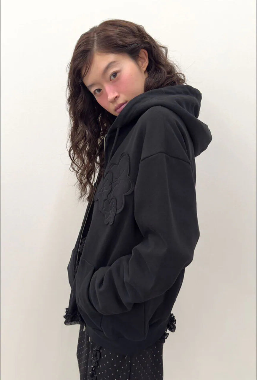 【typeservice】Flower Appliqué Zip Hoodie [Black / Charcoal]