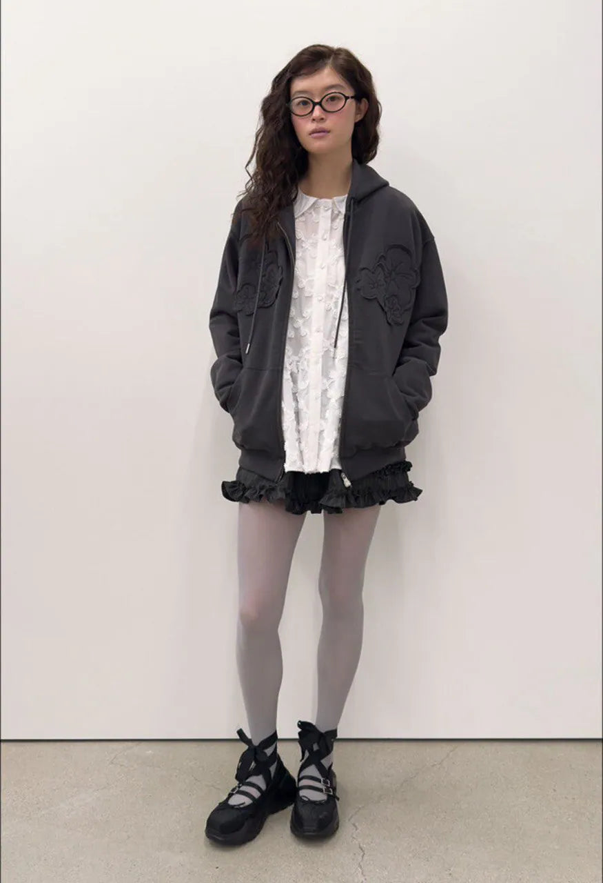 【typeservice】Flower Appliqué Zip Hoodie [Black / Charcoal]