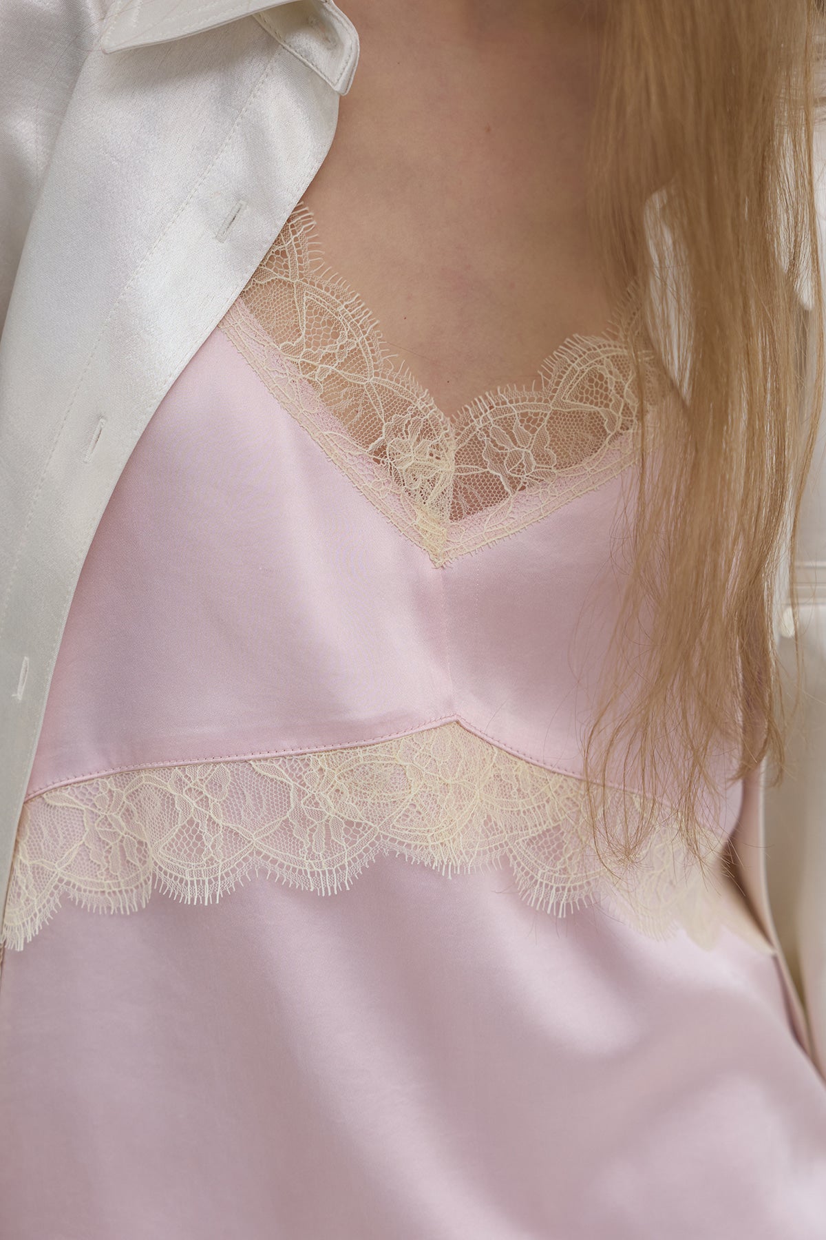 【overdue flair】LACE SATIN SLEEVELESS - 2 colors