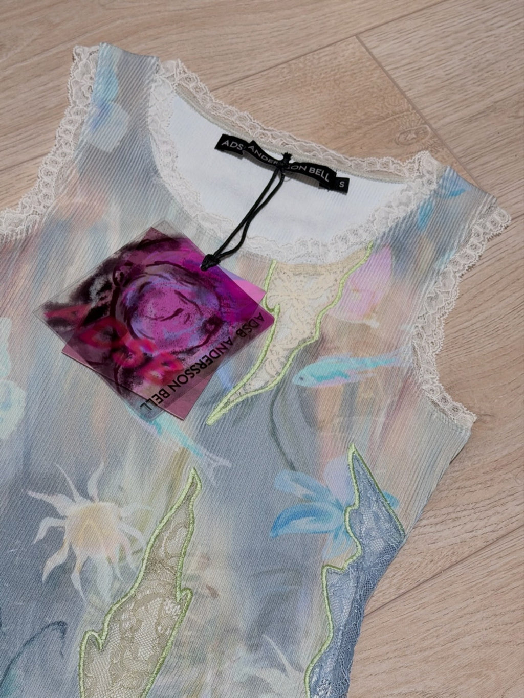 【ADSB】FISH & BUTTERFLY LACE EMBROIDERED TANK TOP