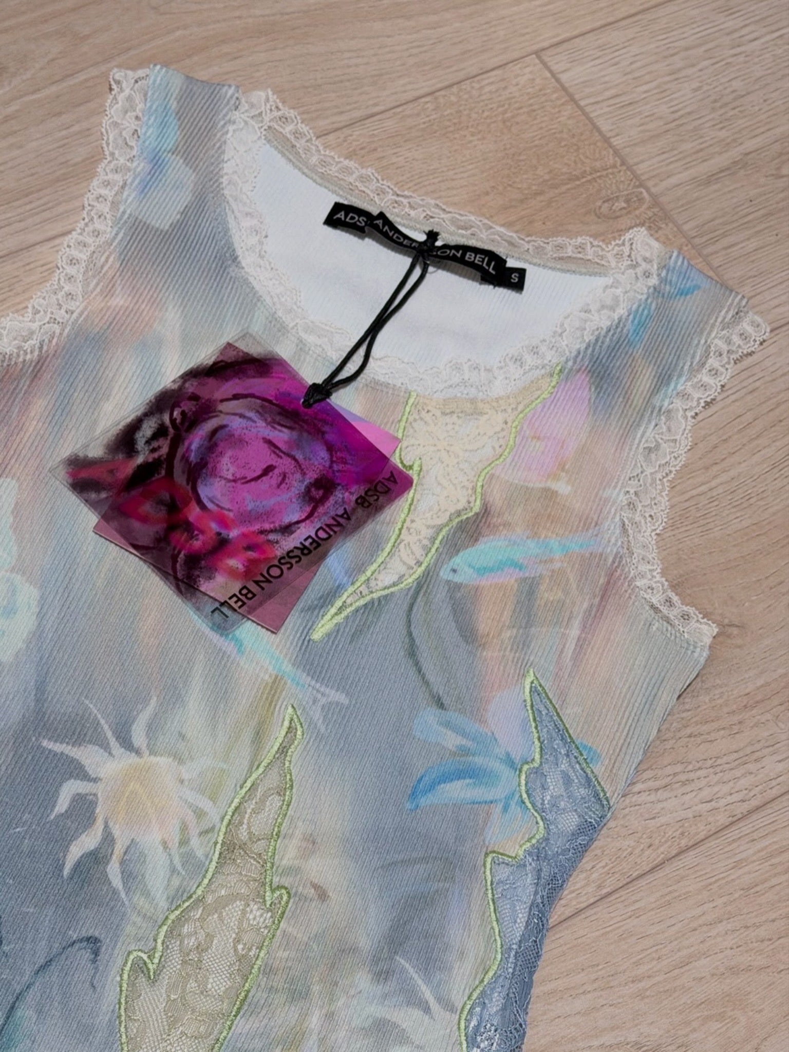 【ADSB】FISH & BUTTERFLY LACE EMBROIDERED TANK TOP