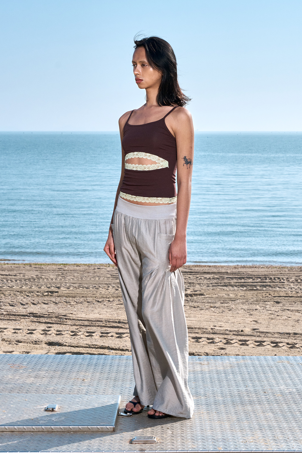 【odlyworkshop】Lace Cutout Tank  - 5 colors