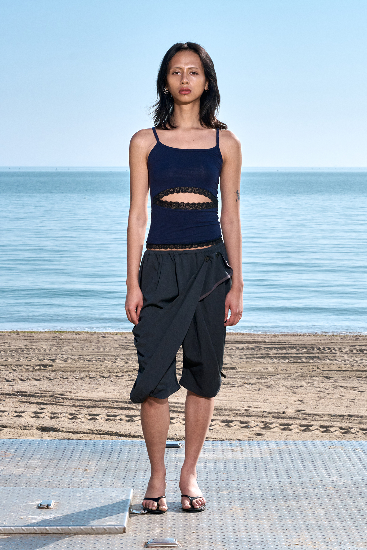 【odlyworkshop】Lace Cutout Tank  - 5 colors