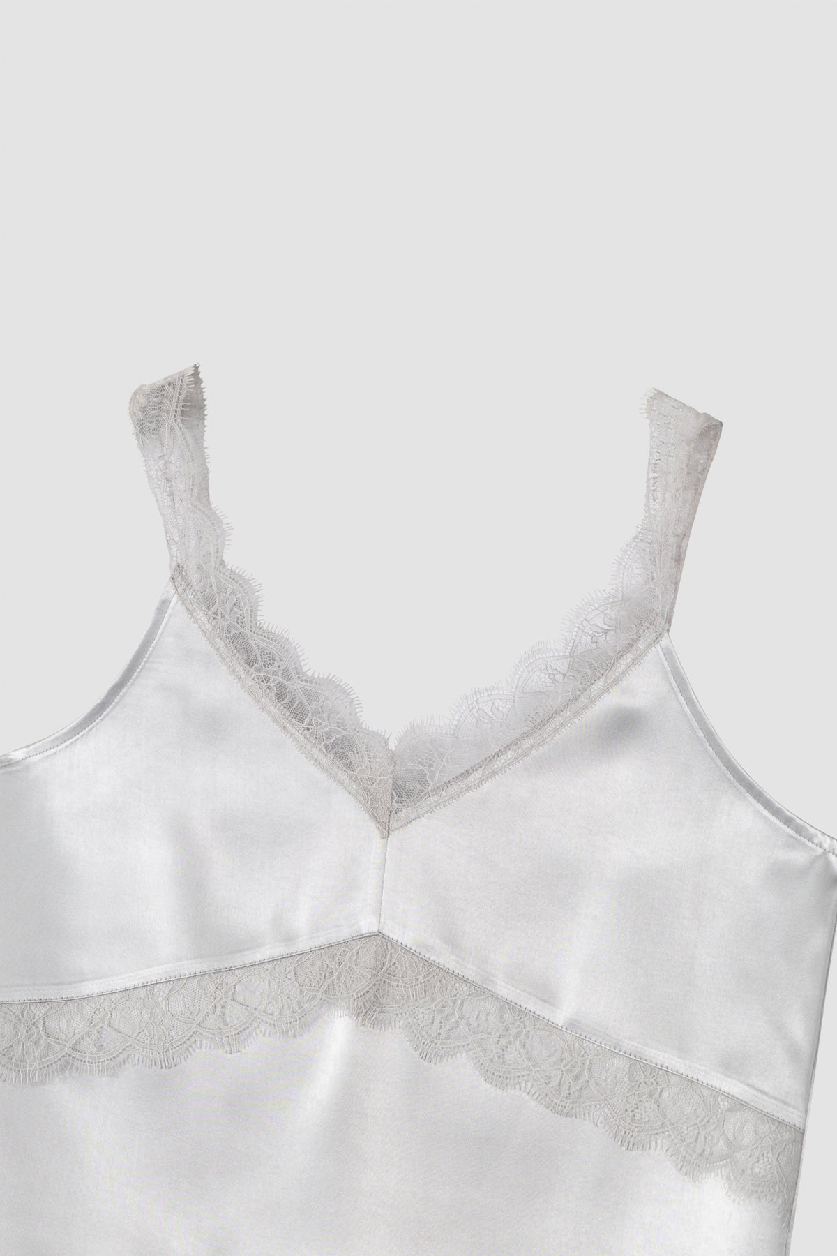 【overdue flair】LACE SATIN SLEEVELESS - 2 colors