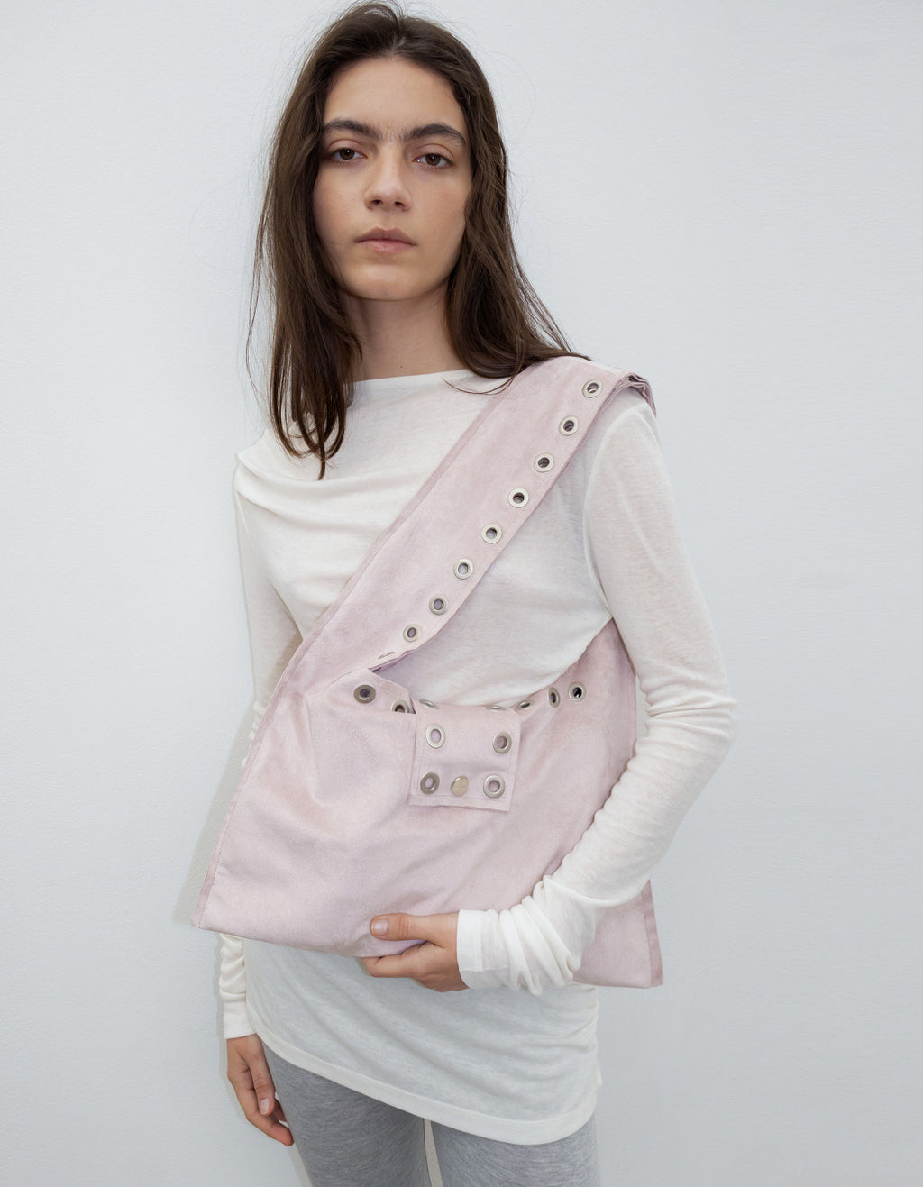 【Polysooem】EYELET SUEDE SHOULDER BAG [ YELLOW BROWN / PINK ]