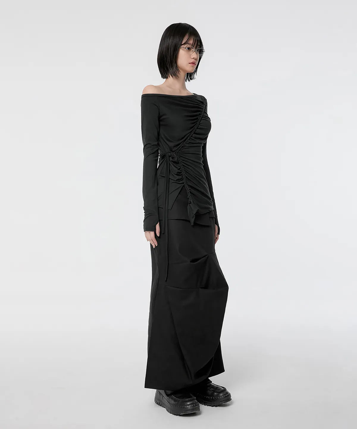 【Flare up】Handmade Twisted One-Shoulder Long Sleeve [Black / White / Gray]