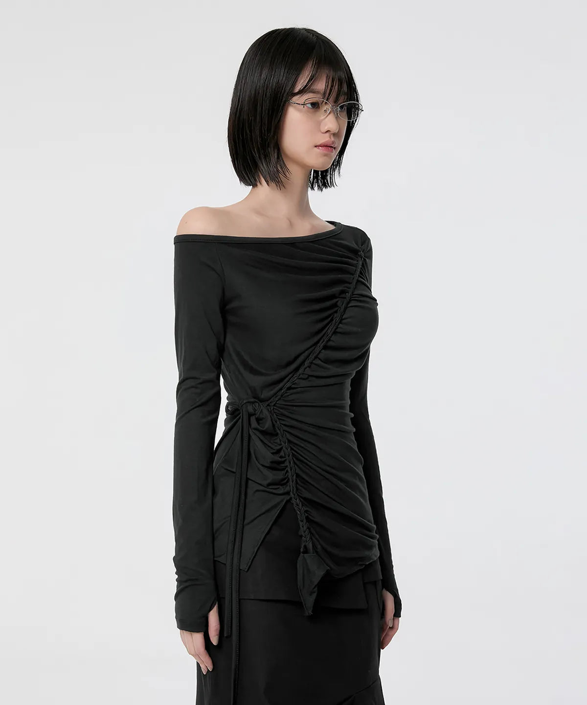 【Flare up】Handmade Twisted One-Shoulder Long Sleeve [Black / White / Gray]