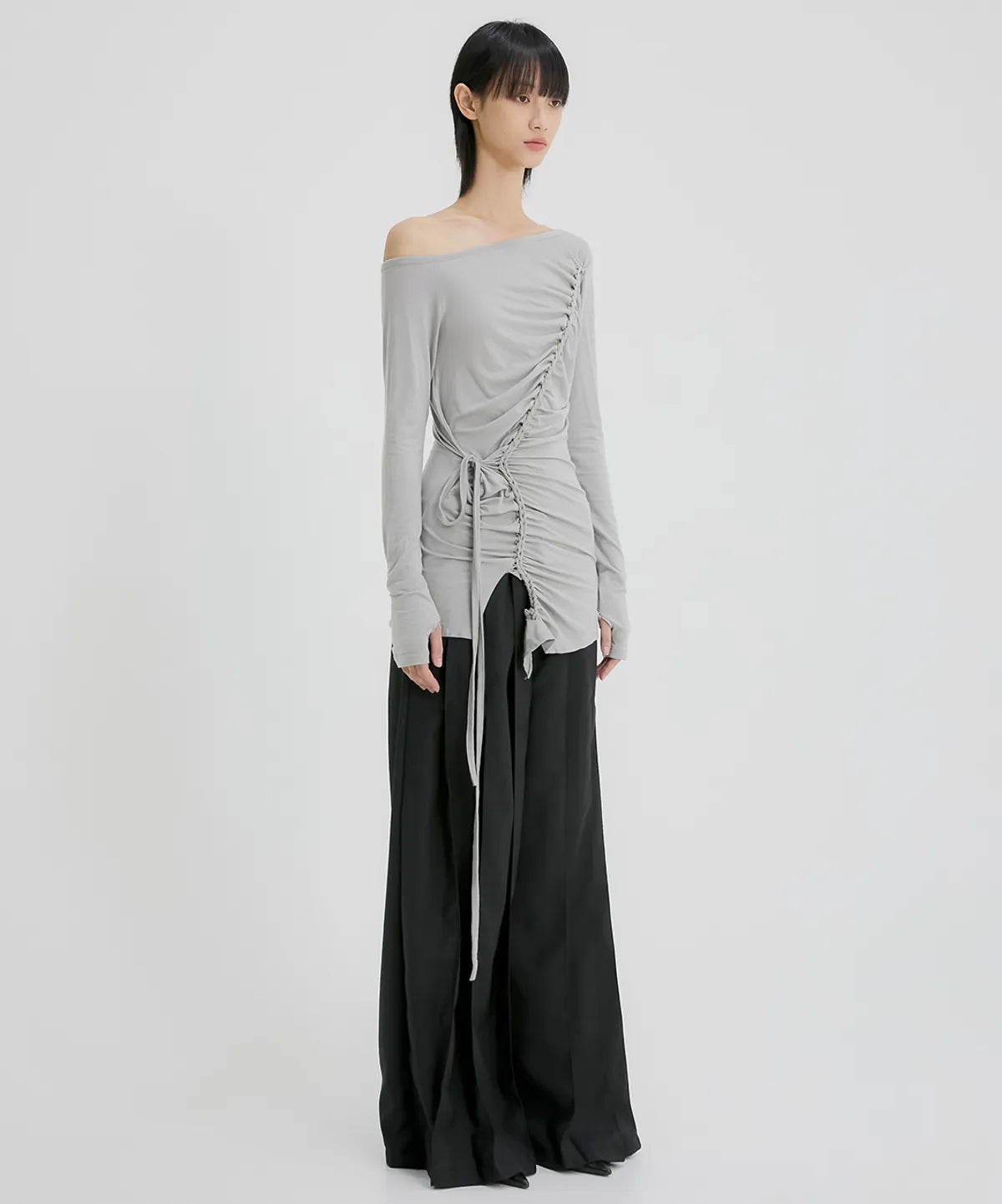 【Flare up】Handmade Twisted One-Shoulder Long Sleeve [Black / White / Gray]