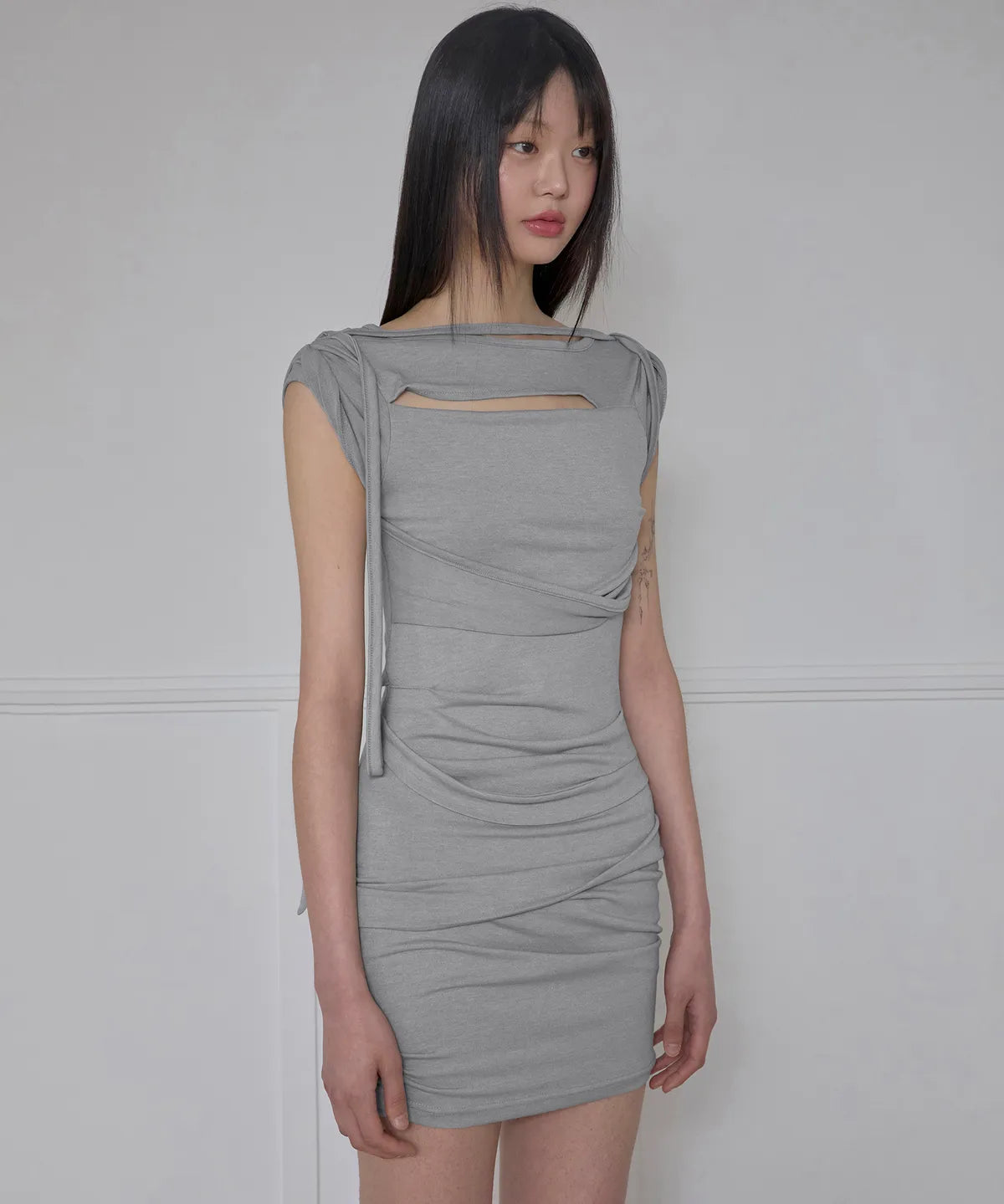 【Flare up】Asymmetrical Draped Strap Roll-Up Dress [Black / White / Gray]