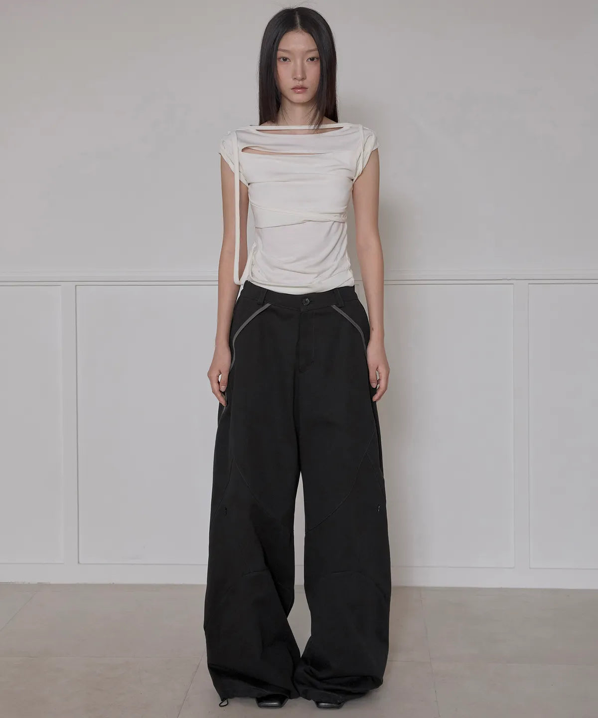 【Flare up】Asymmetrical Draped Strap Roll-Up T-Shirt [4 colors]