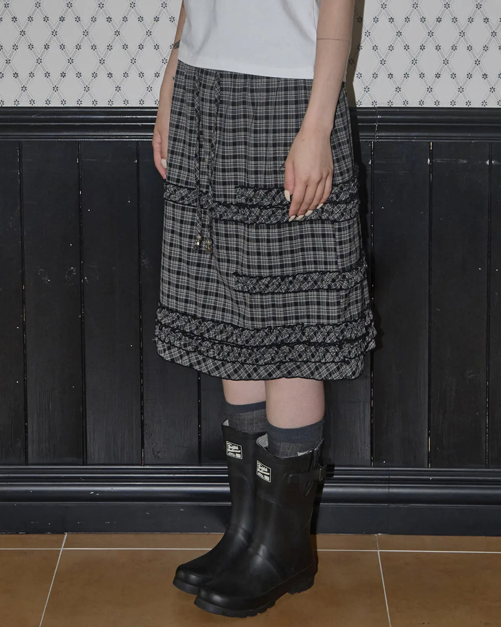 【Fancy Club】SHUSHU FRILL BLACK MIDI SKIRT [Black / White]