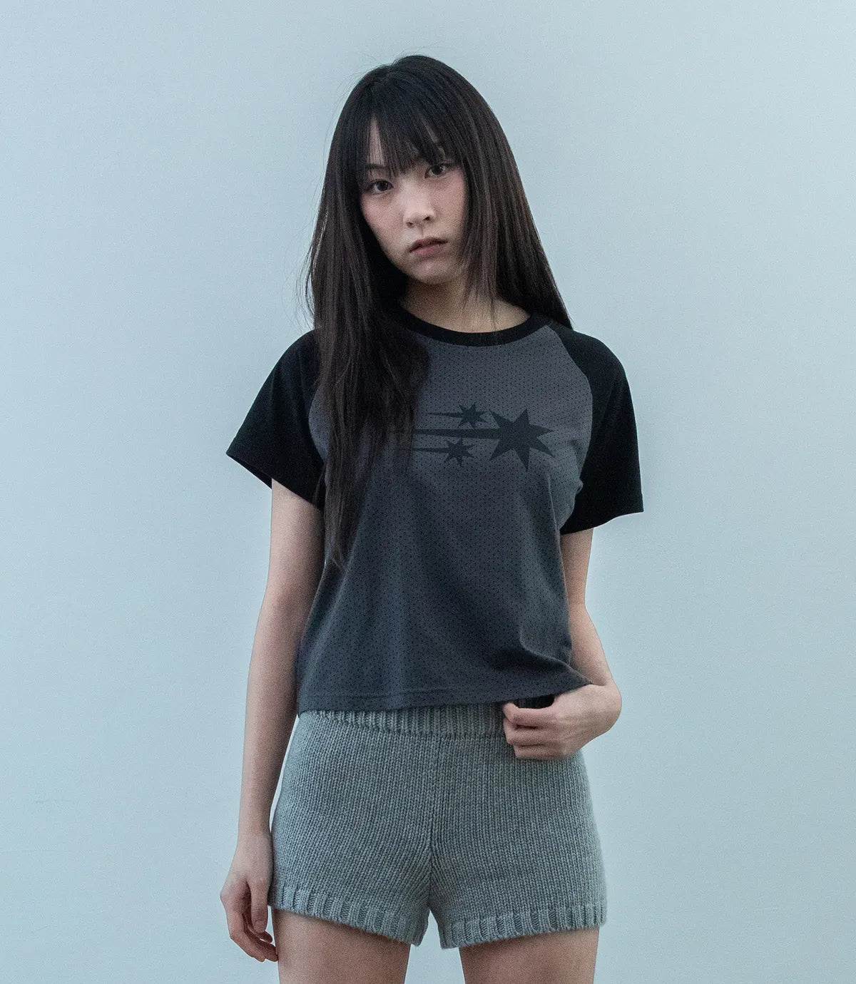 【niceghostclub】  3star dot raglan crop tee [ black / grey ]