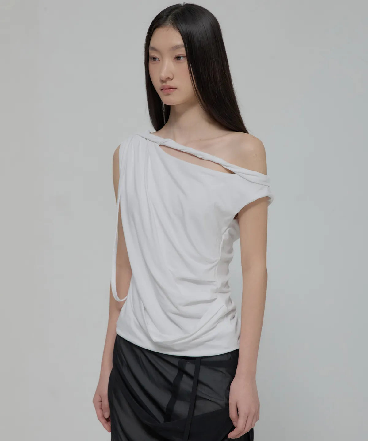 【Flare up】Braided Drape One-Shoulder Top  [Black / White]