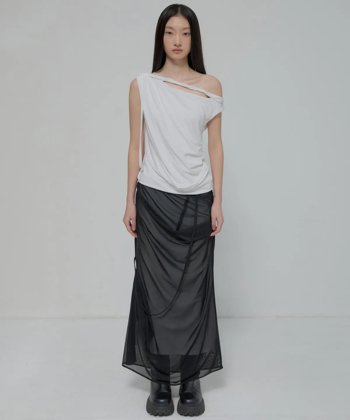 【Flare up】Braided Drape One-Shoulder Top  [Black / White]