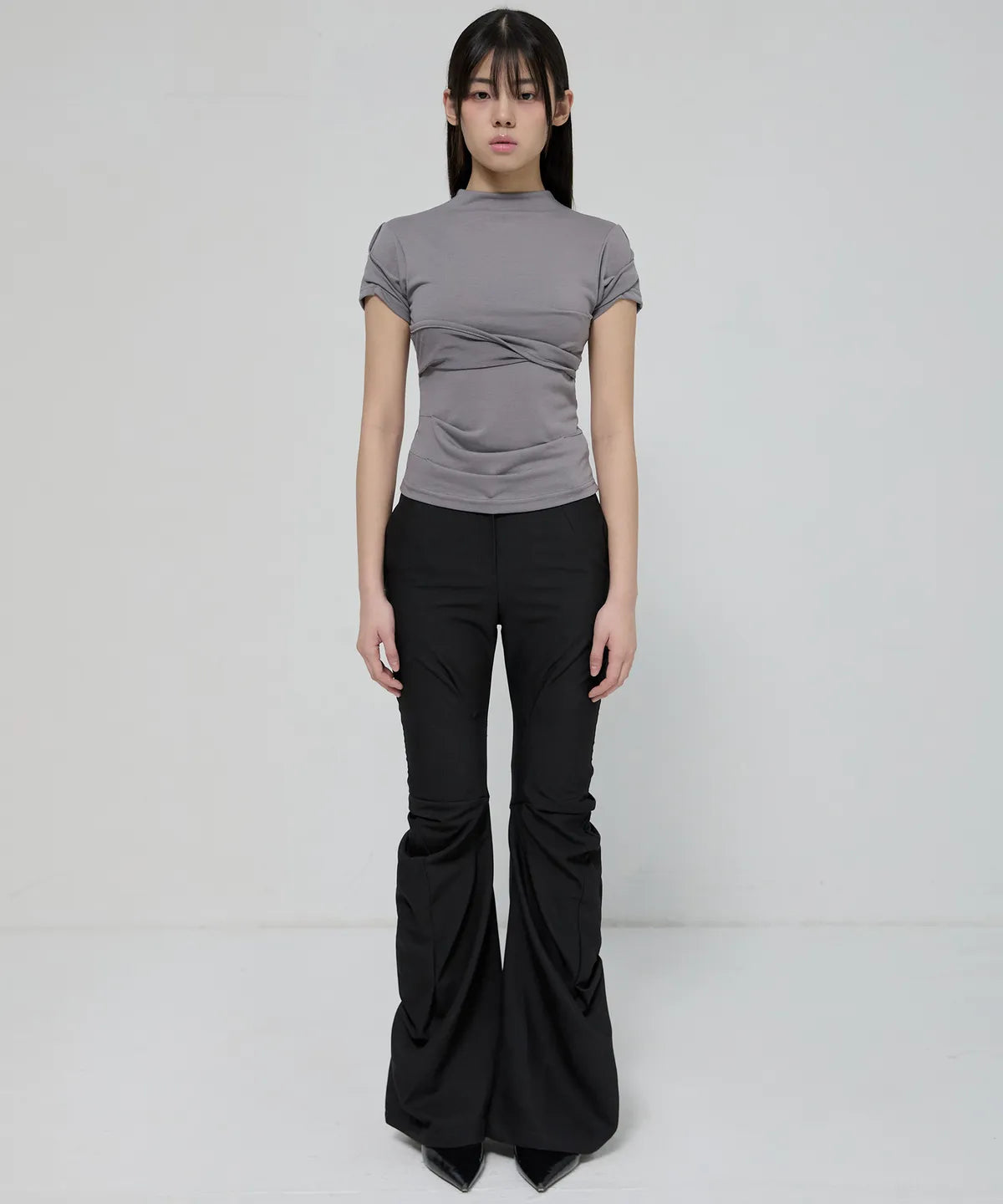 【Flare up】Asymmetrical Draped Mock Neck T-Shirt [Black / Gray]