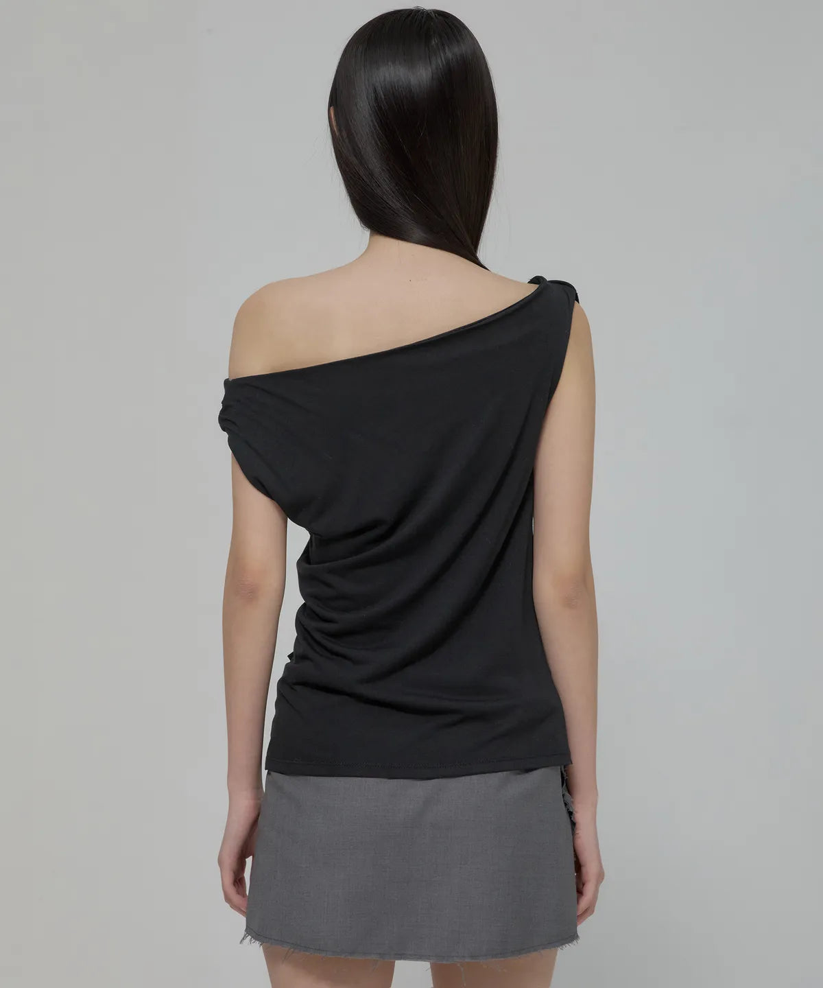 【Flare up】Braided Drape One-Shoulder Top  [Black / White]
