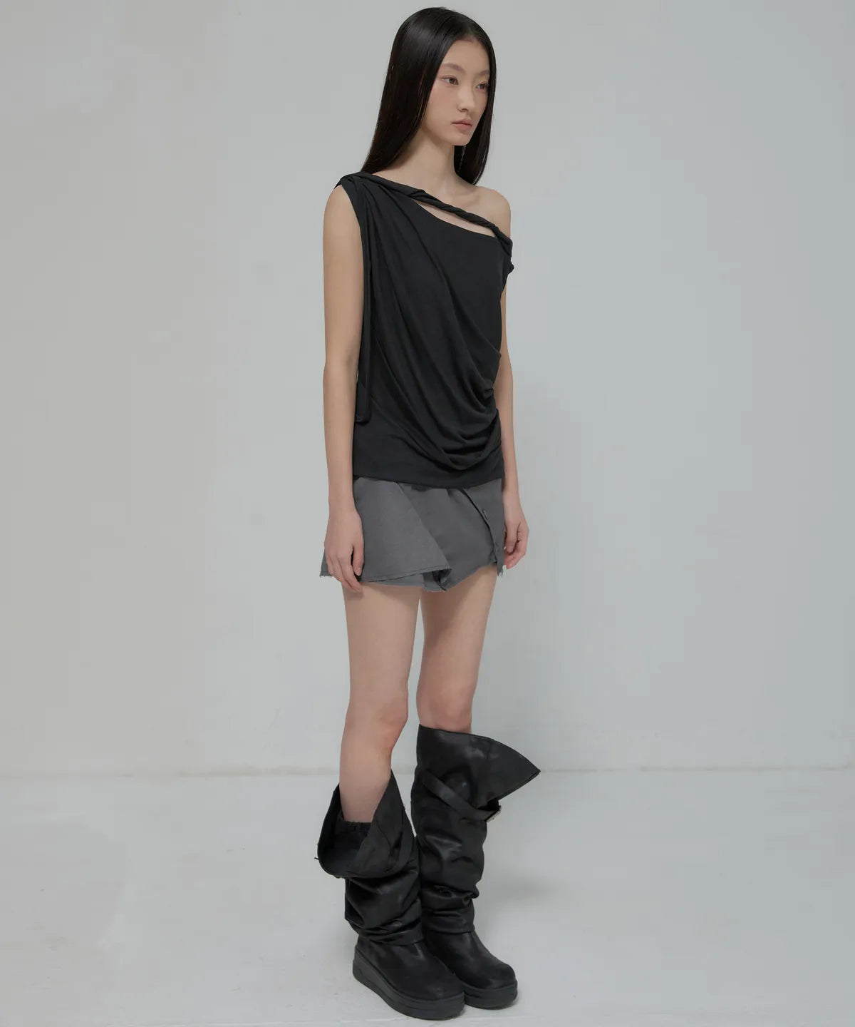 【Flare up】Braided Drape One-Shoulder Top  [Black / White]