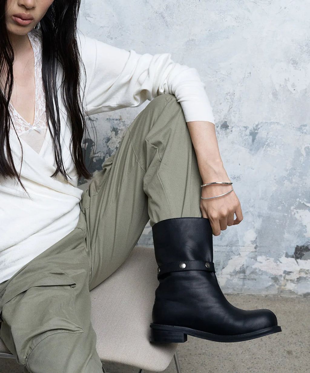 【KHIHO】NODE STUD BOOTS [ Black / Grey ]