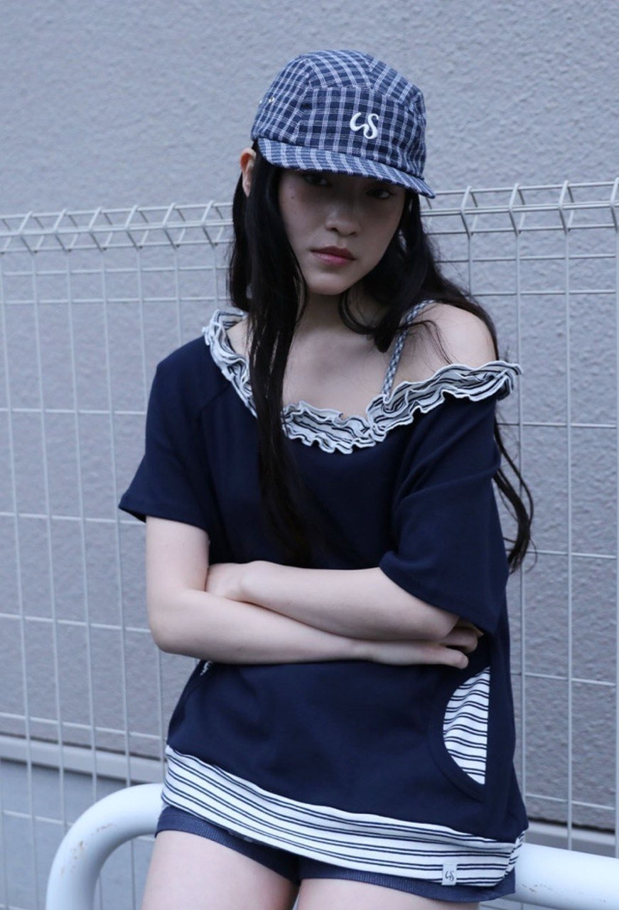 【Uglyshadow】 STRIPE FRILL OFF-SHOULDER [ GREY / NAVY ]