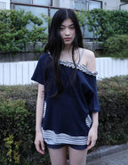 【Uglyshadow】 STRIPE FRILL OFF-SHOULDER [ GREY / NAVY ]