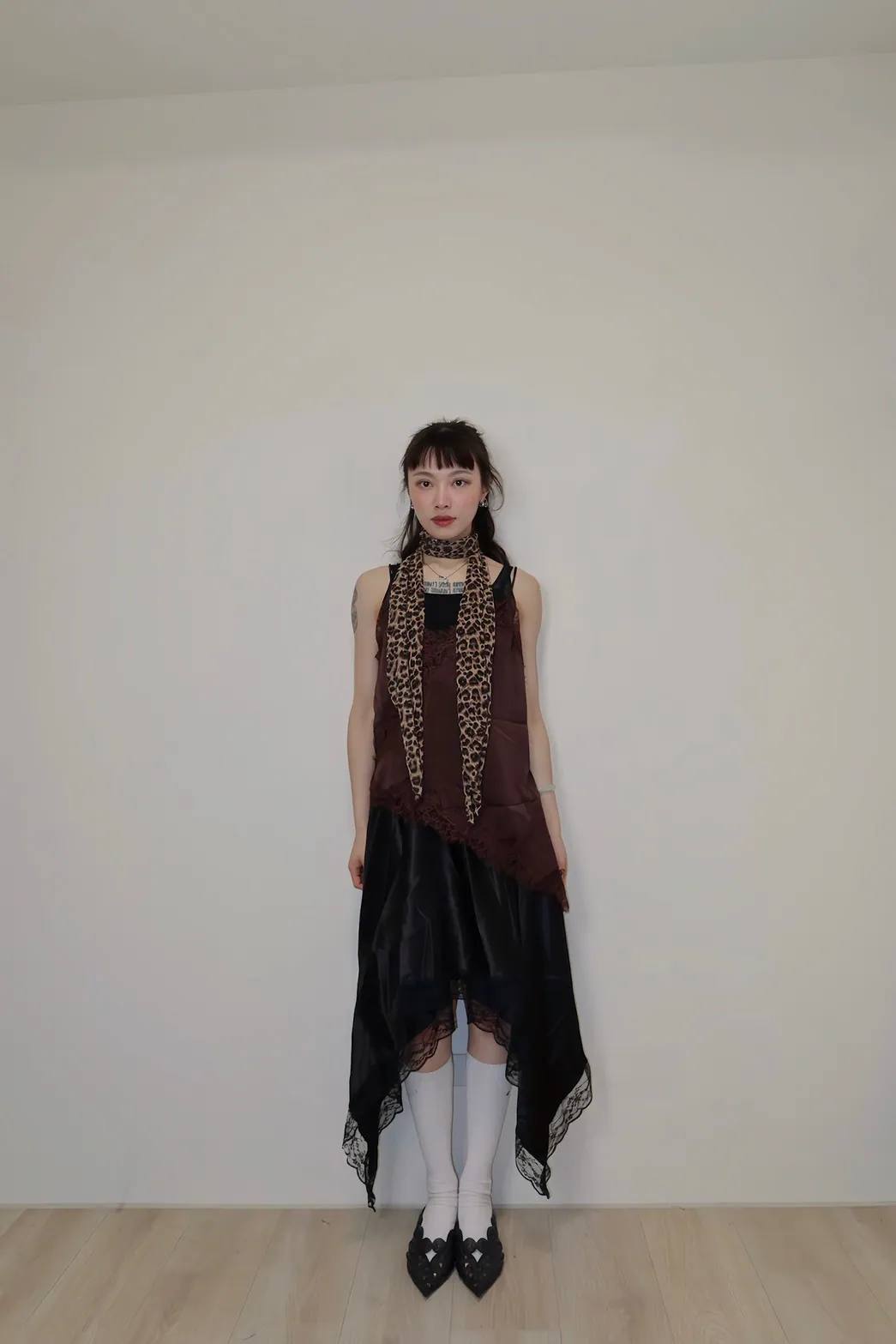 小性感蕾絲斜下擺背心