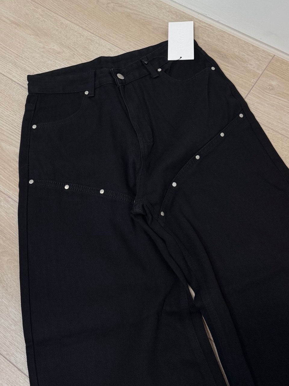 鉚釘線直筒牛仔褲  [White / Black]