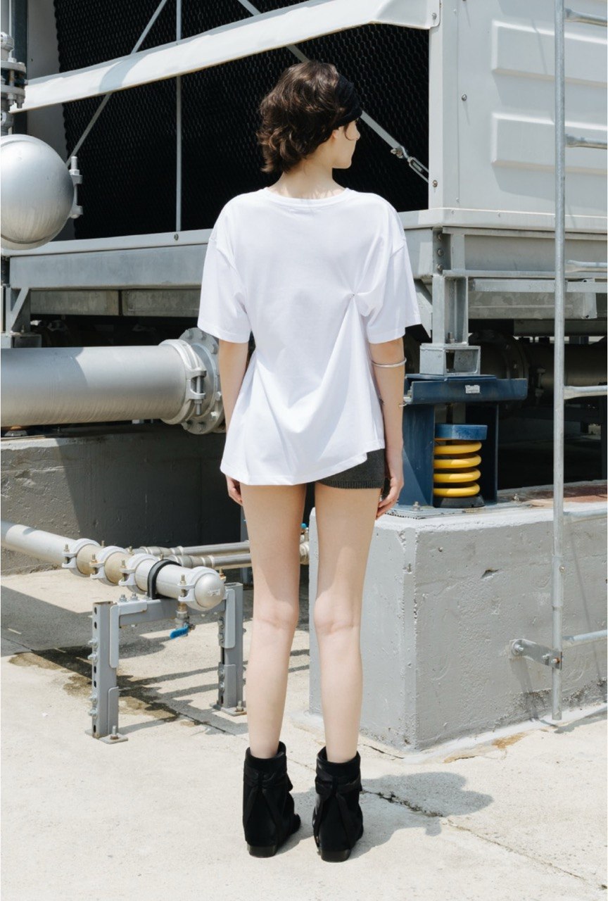 【3hreeto8ighty】SNAP CORSET GRAPHIC T-SHIRT - 2 colors