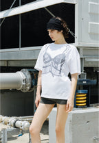【3hreeto8ighty】SNAP CORSET GRAPHIC T-SHIRT - 2 colors