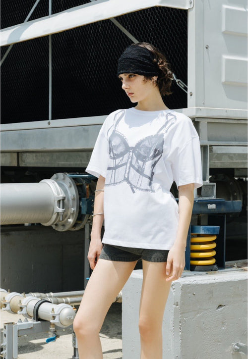 【3hreeto8ighty】SNAP CORSET GRAPHIC T-SHIRT - 2 colors