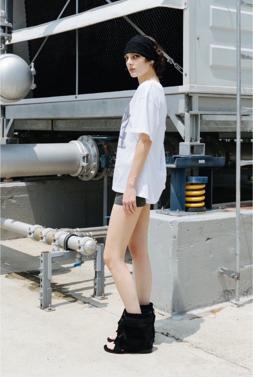 【3hreeto8ighty】SNAP CORSET GRAPHIC T-SHIRT - 2 colors