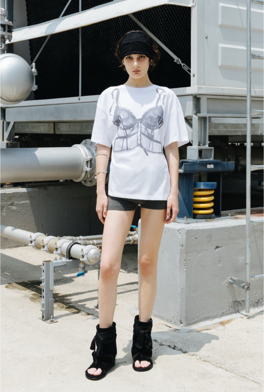 【3hreeto8ighty】SNAP CORSET GRAPHIC T-SHIRT - 2 colors
