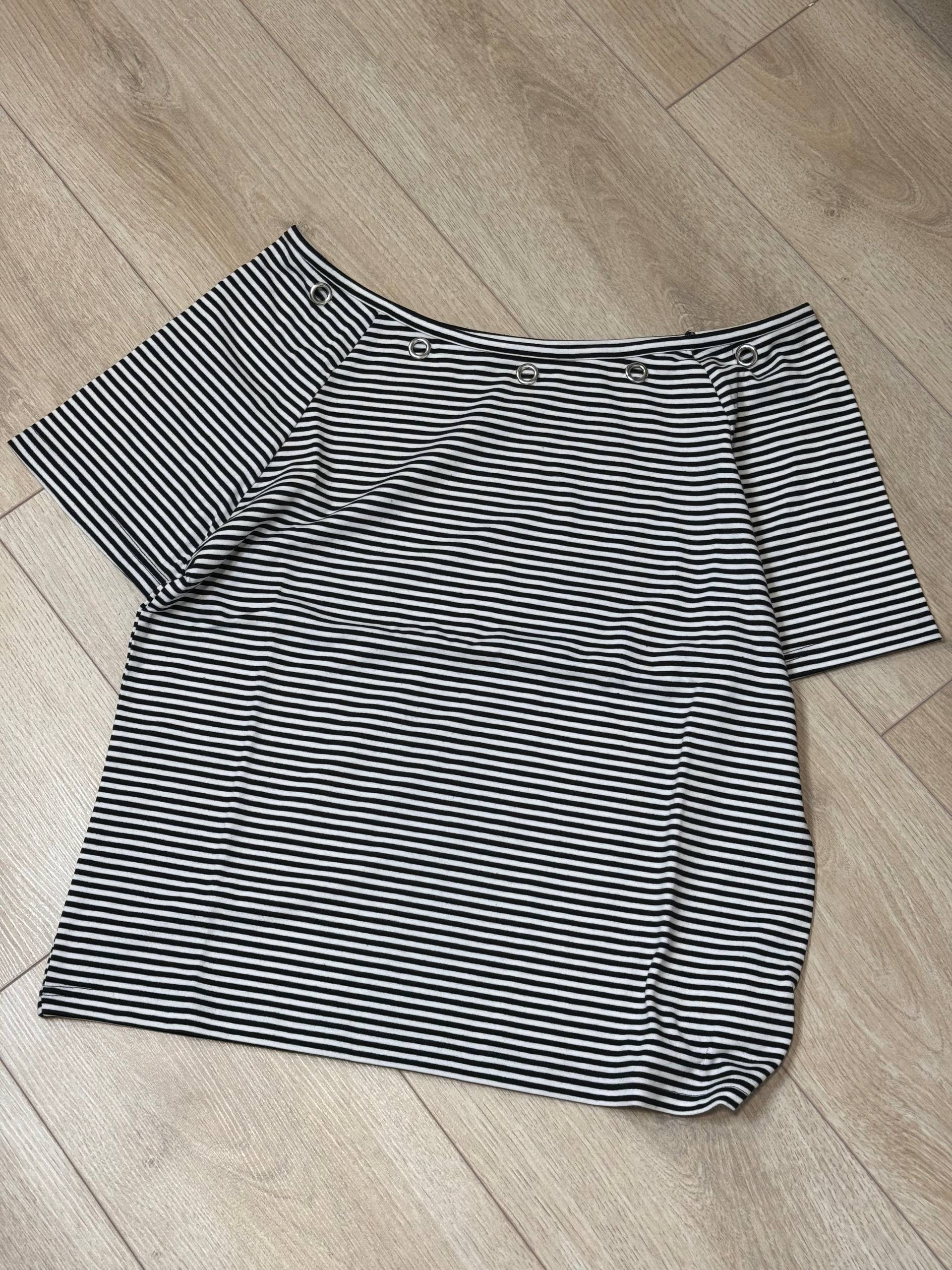金屬圓圈斜肩短袖 - 4 colors