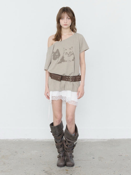 【3hreeto8ighty】OFF-SHOULDER TWIN CAT TEE - 2 colors