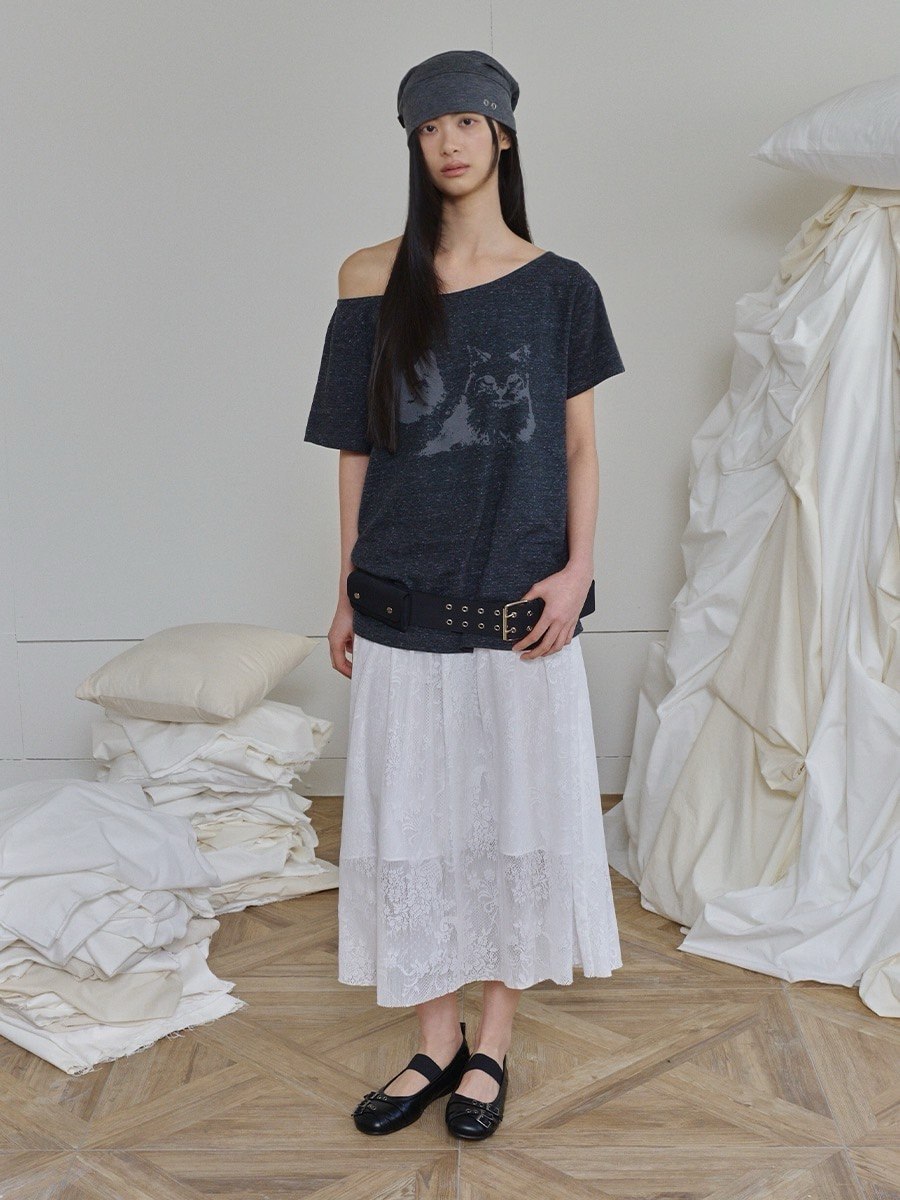 【3hreeto8ighty】OFF-SHOULDER TWIN CAT TEE - 2 colors