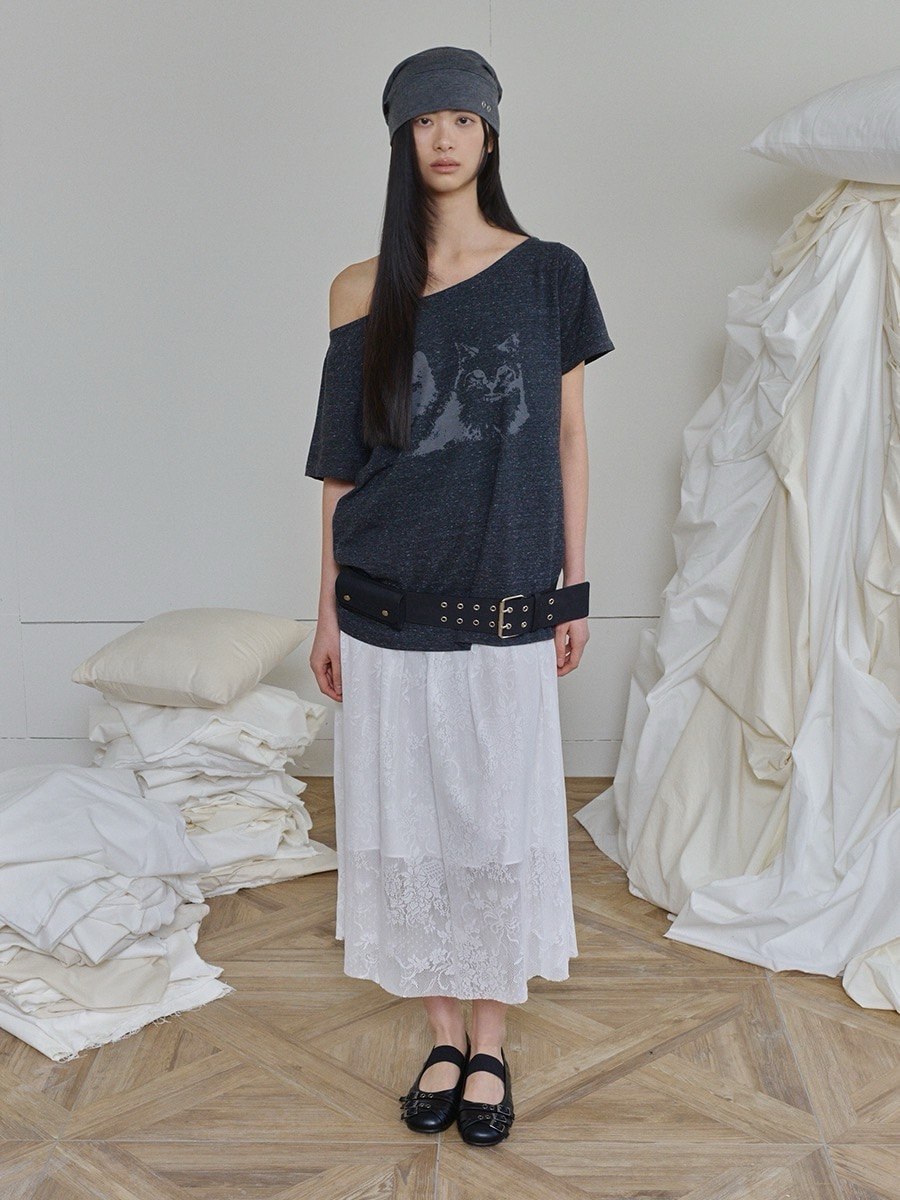 【3hreeto8ighty】OFF-SHOULDER TWIN CAT TEE - 2 colors