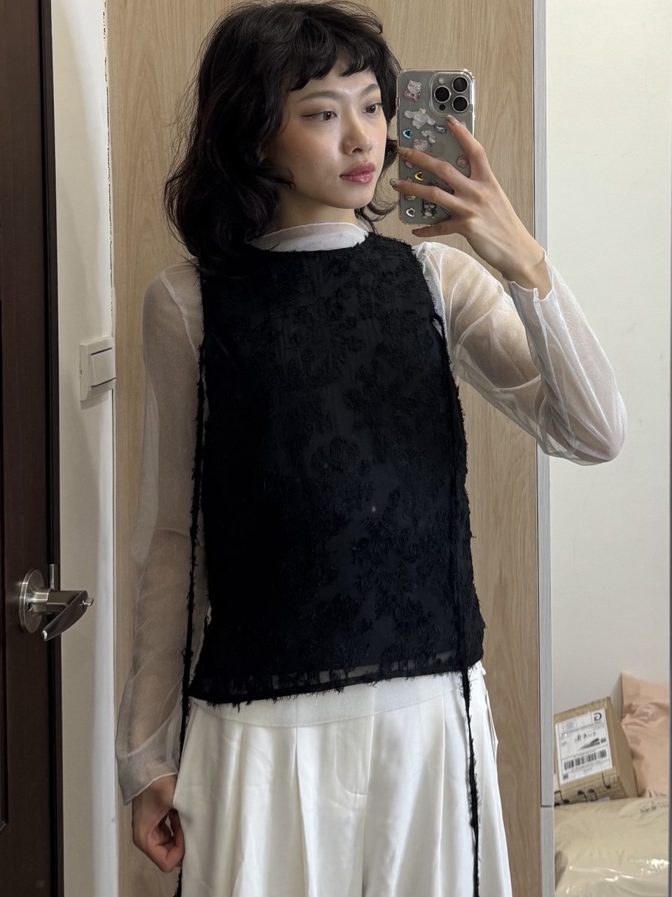 黑色立體緹花背心