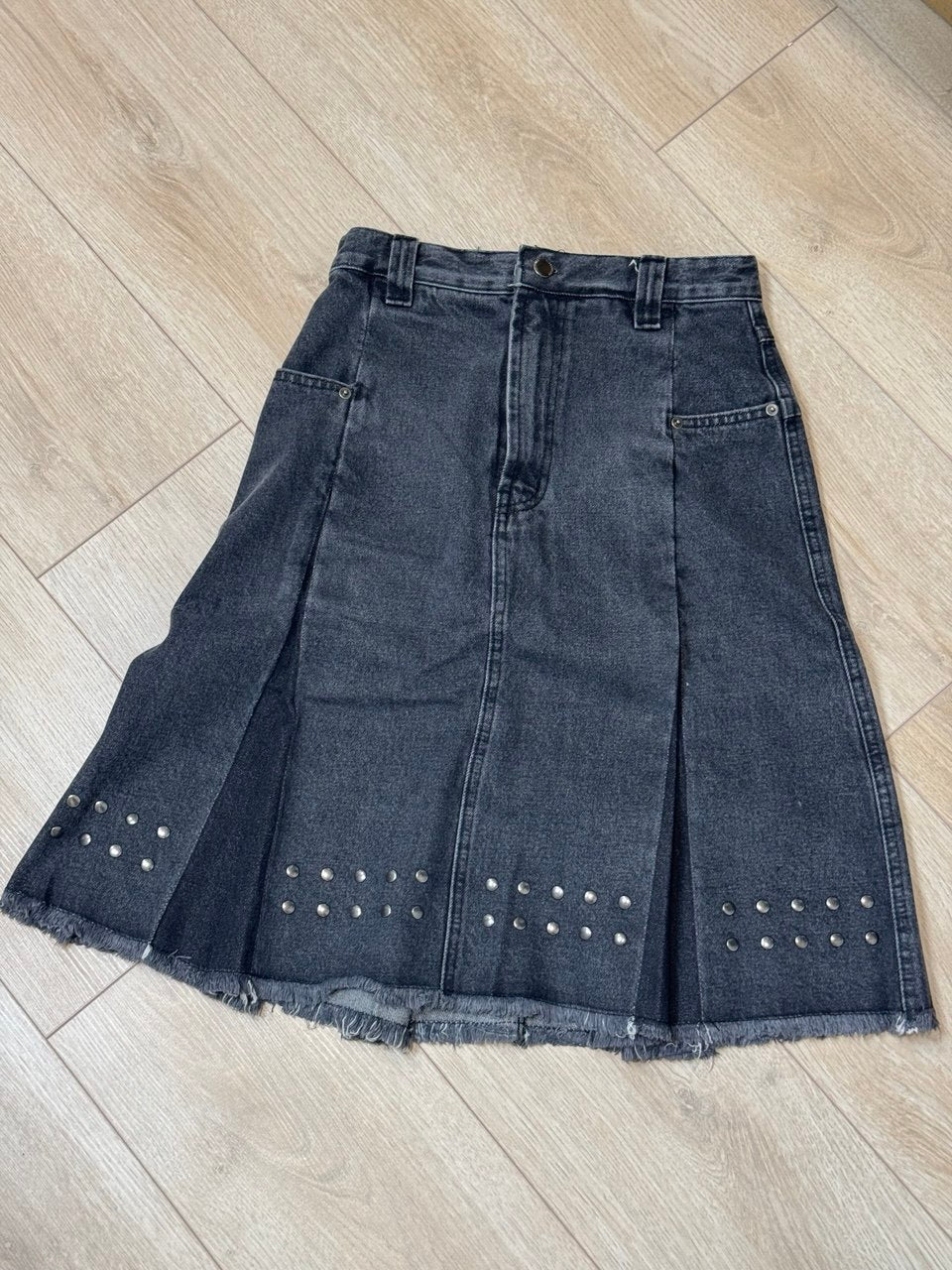 【typeservice】Stud Denim Panel Skirt [ Black ]