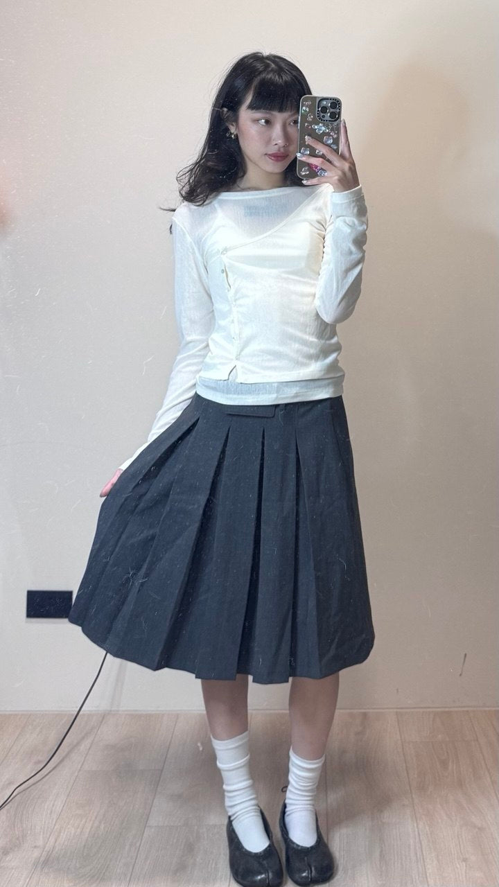 不規則斜扣透膚上衣